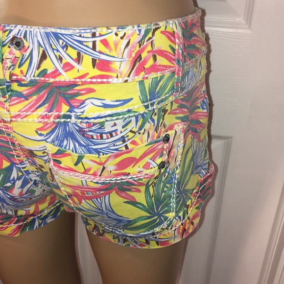 rue 21 Multi-Color Print Shorts 1/2 - Picture 5 of 8